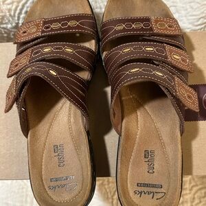 Clarks Leisa Broach Brown Multi Maron Sandals-NIB